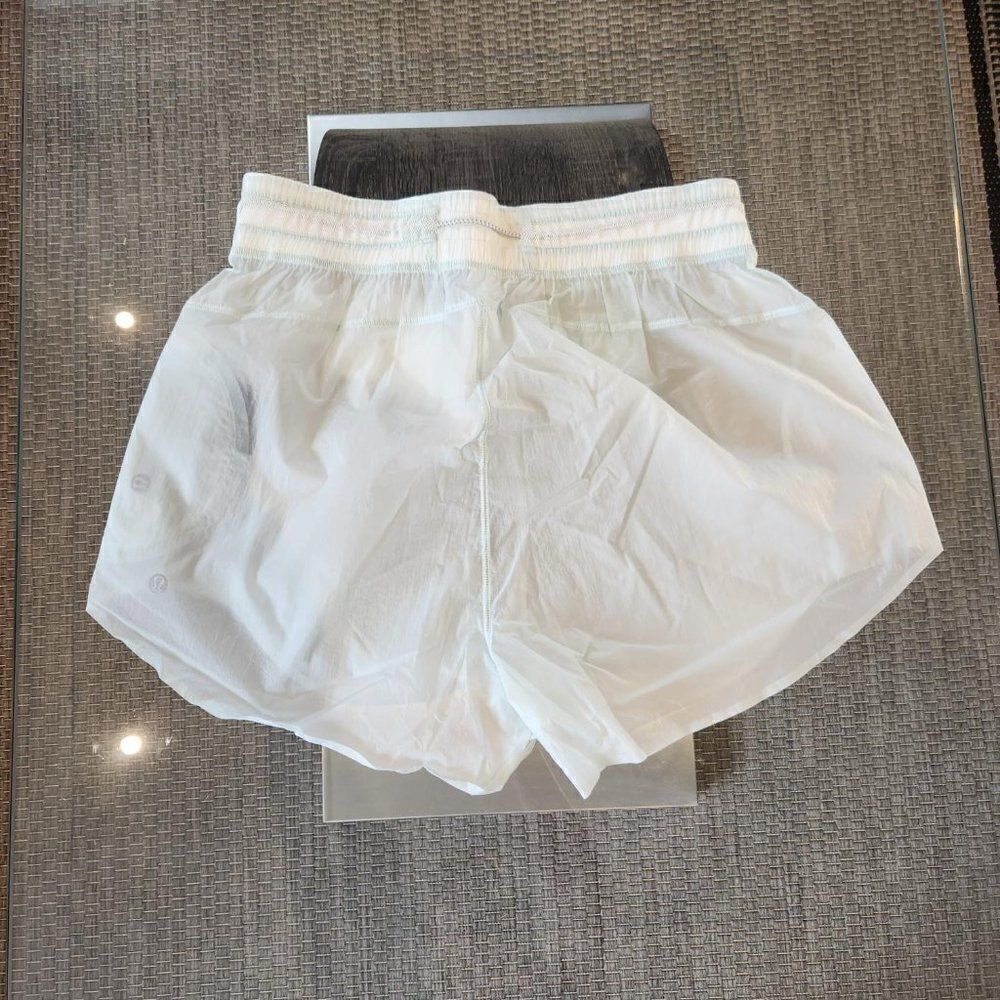 NWT Lululemon Step Out High Rise Short 3" - Picture 2 of 5